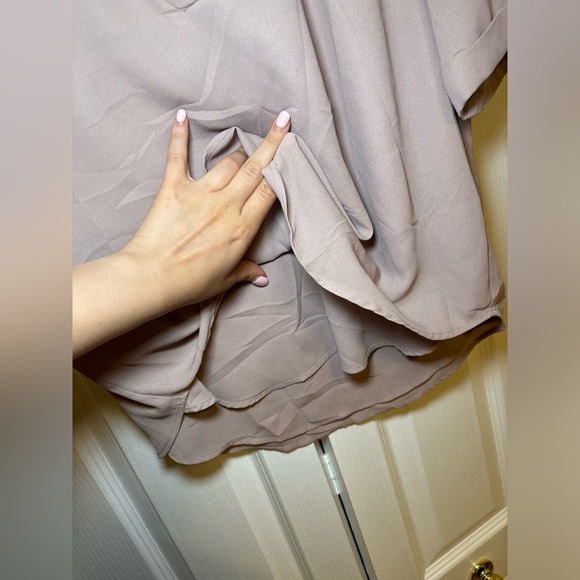 Aritzia Babaton - Soft Classic Office Wear Lightweight Mauve Blouse in Size M - Picture 6 of 6